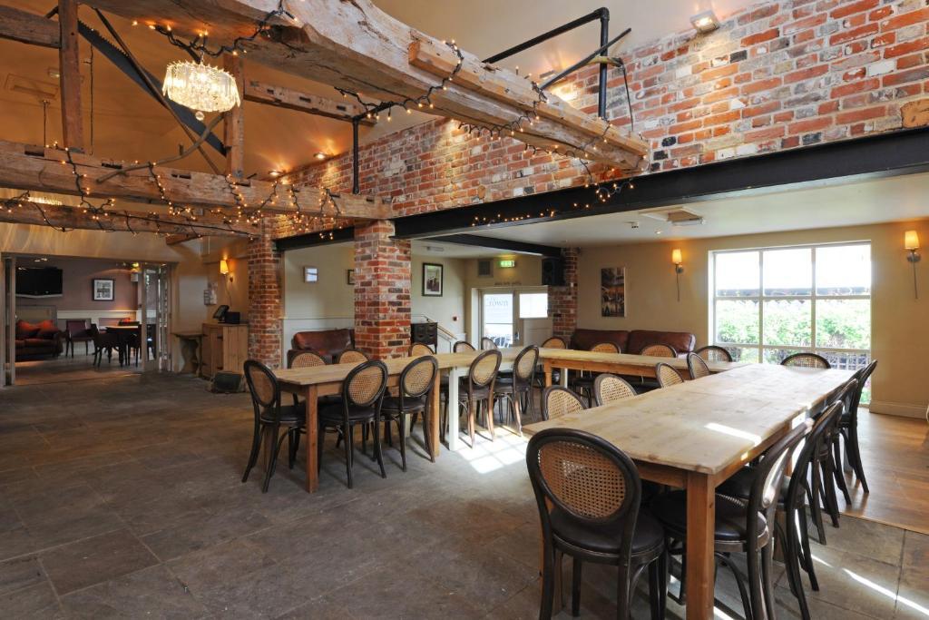The Crown Hotel Framlingham Buitenkant foto